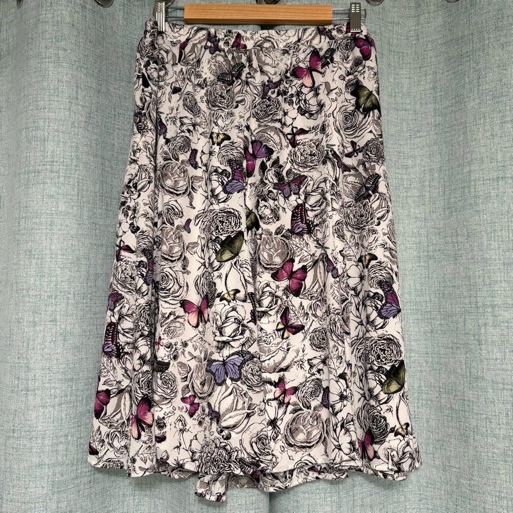 🦋 Floral & Butterfly Print Midi Skirt – Flowy & Feminine 🦋